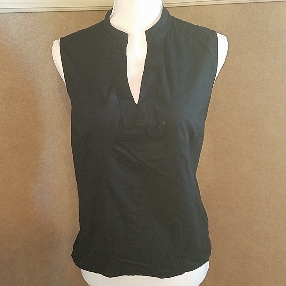 Women's black sleeveless top (guessing a medium)